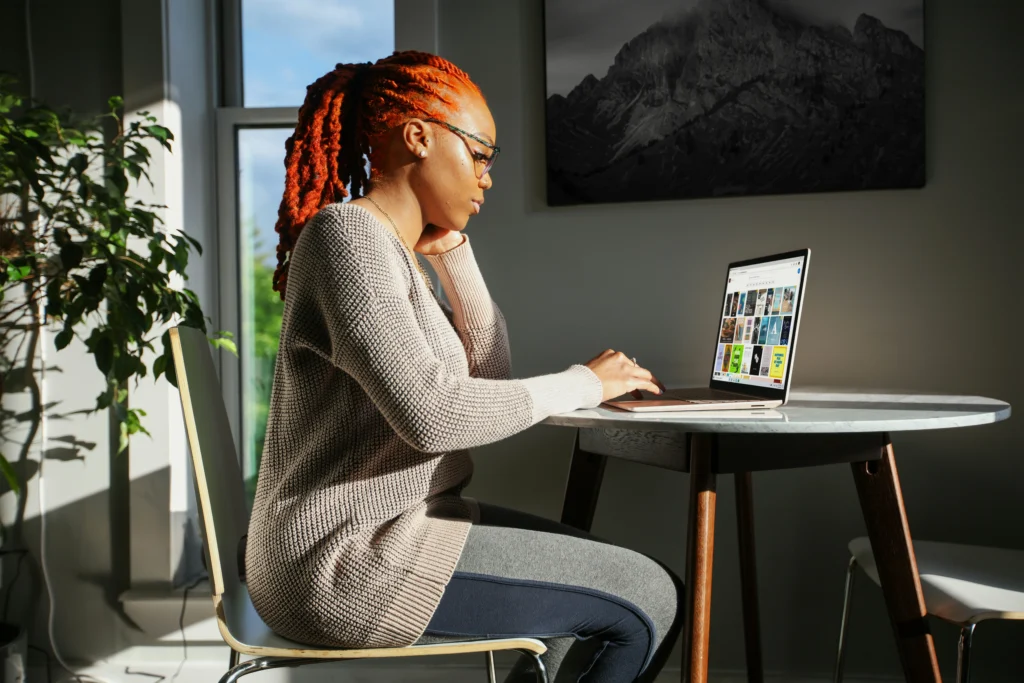 French-speaking remote jobs - bilingual worker at home office