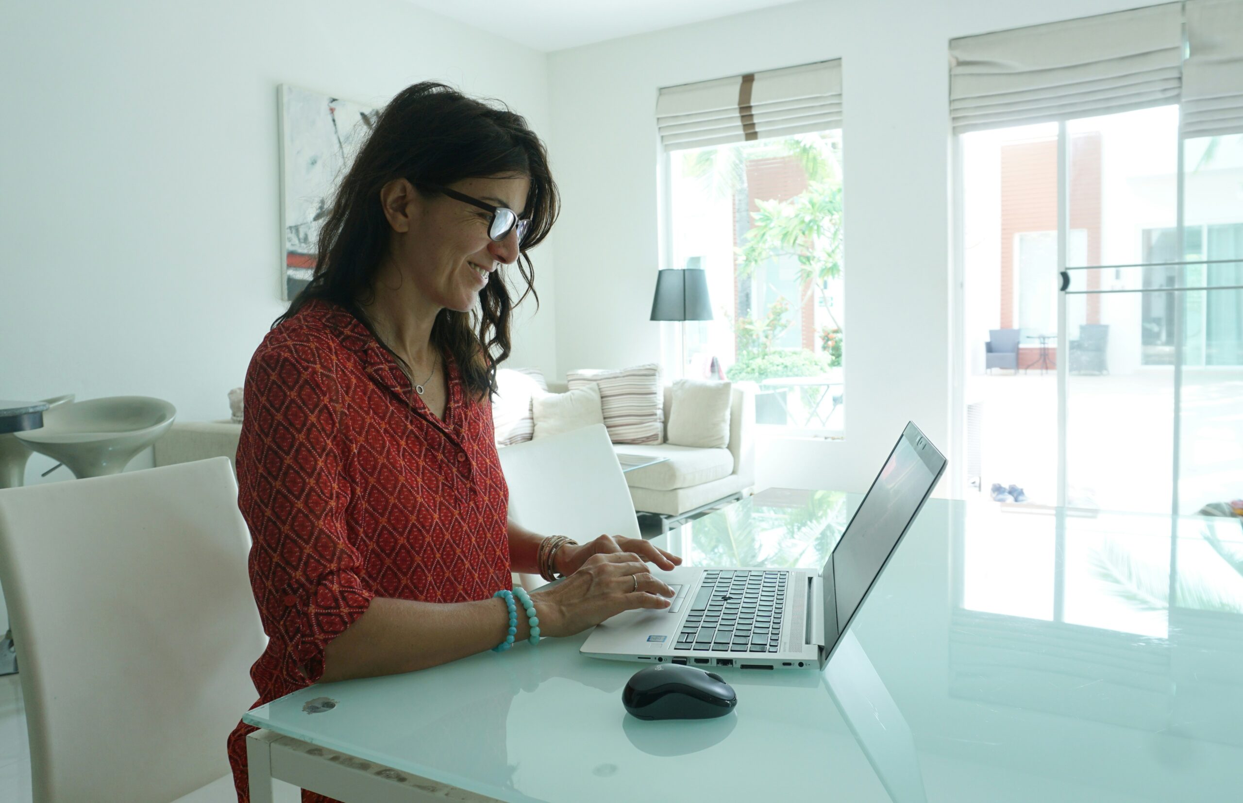 Spanish-speaking professional working remotely from home